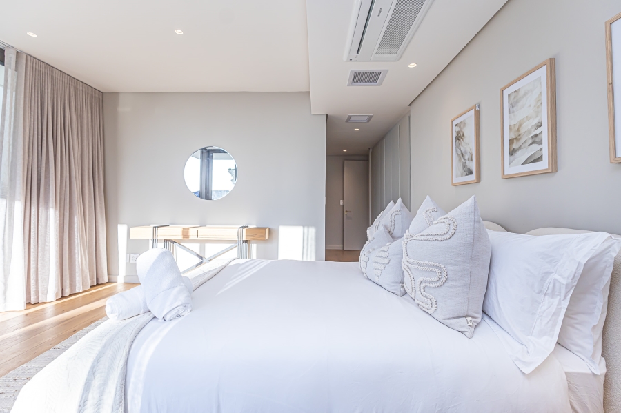 To Let 4 Bedroom Property for Rent in Fresnaye Western Cape